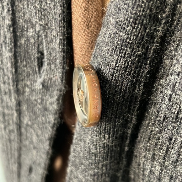 🆕DVF Diane von Furstenberg long V neck wool cardigan size L - Picture 7 of 10